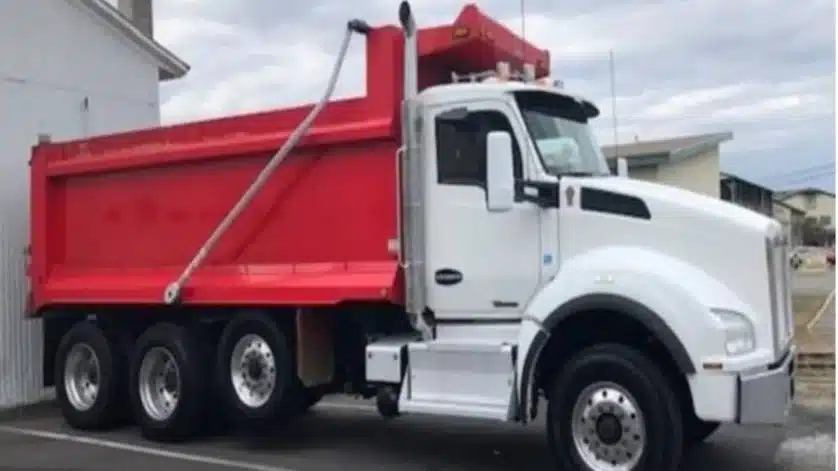 Tri Axle dump Truck 2023